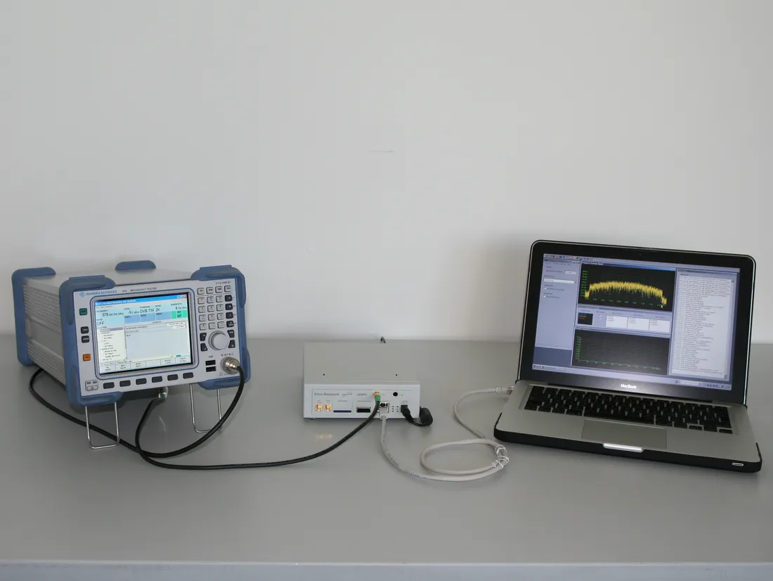 Lab setup with test transmitter, RF front-end and PhiloRadio on a laptop